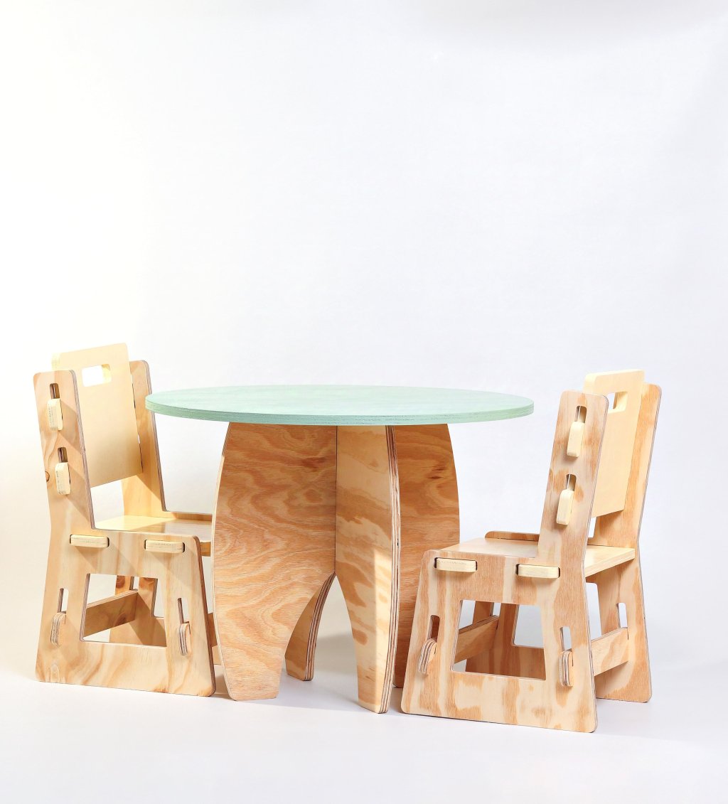 Mesa de Atividades Com Cadeiras