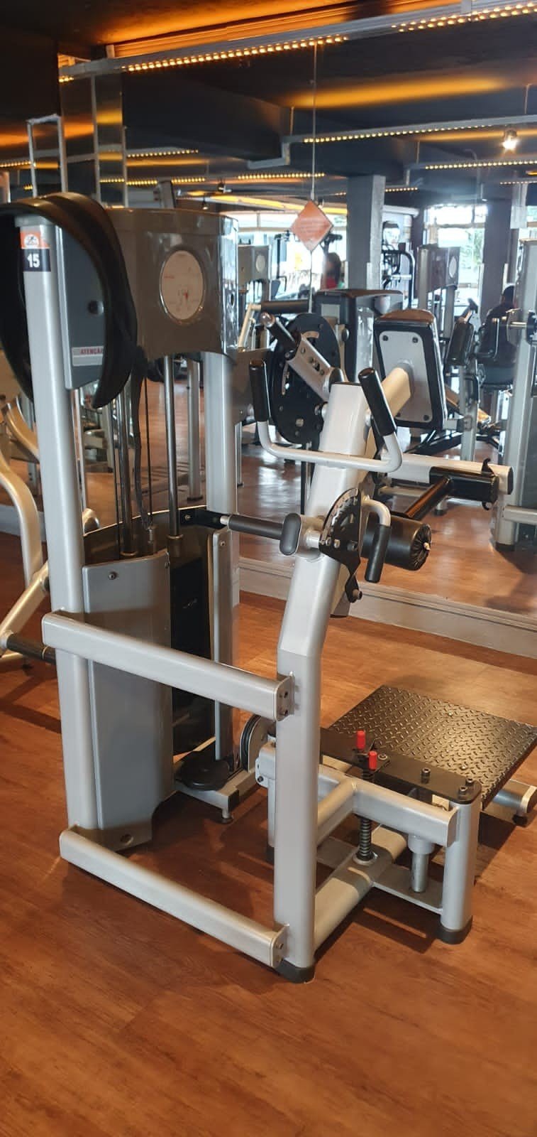 GLÚTEO EM PÉ RIGHETTO