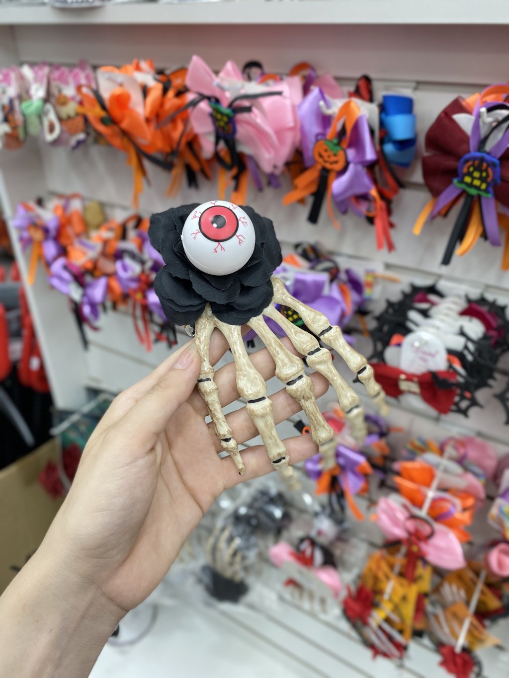 Presilha Mão de caveira com Olho E Flor