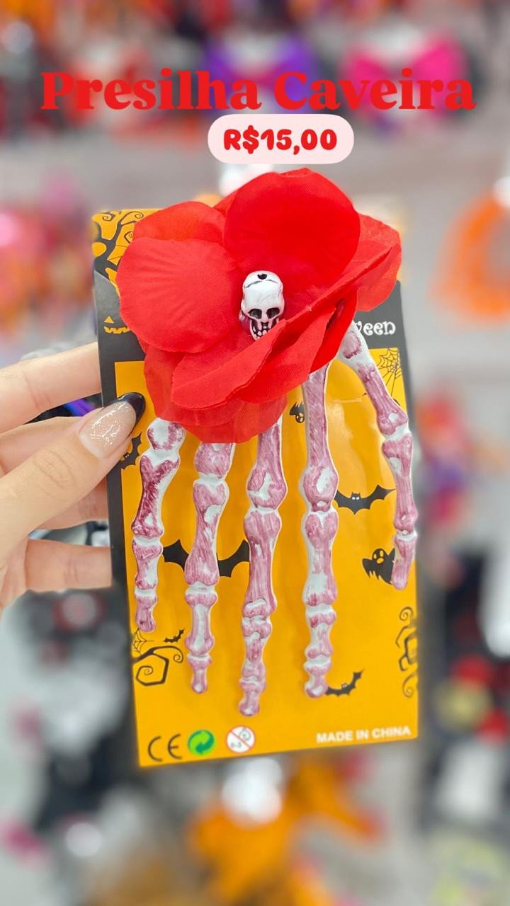 Presilha mão de Caveira com flor vermelha grande 