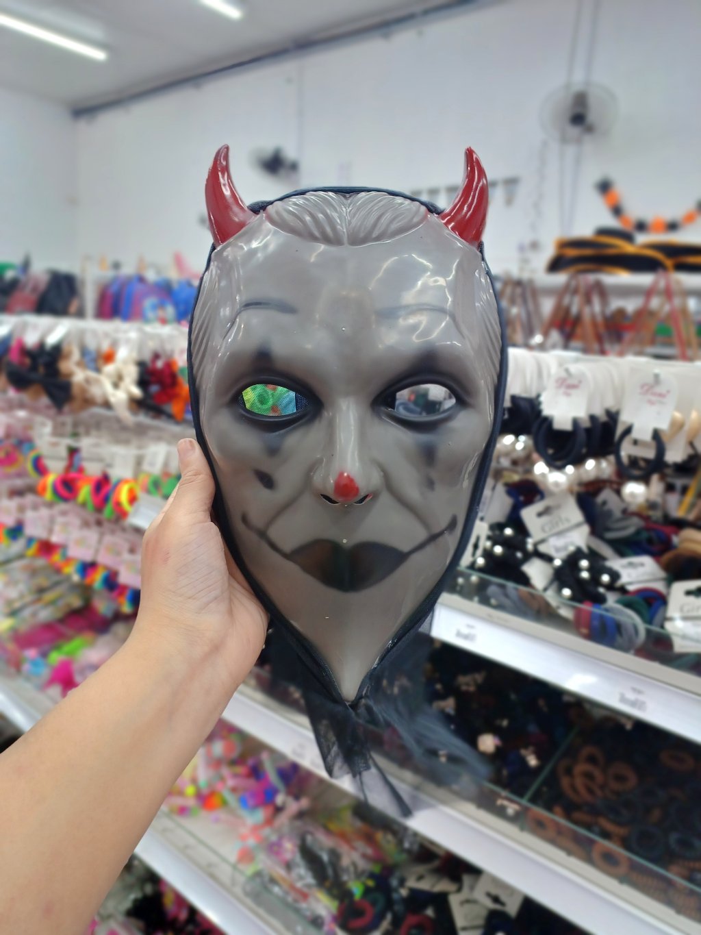 Máscara diabinho cinza