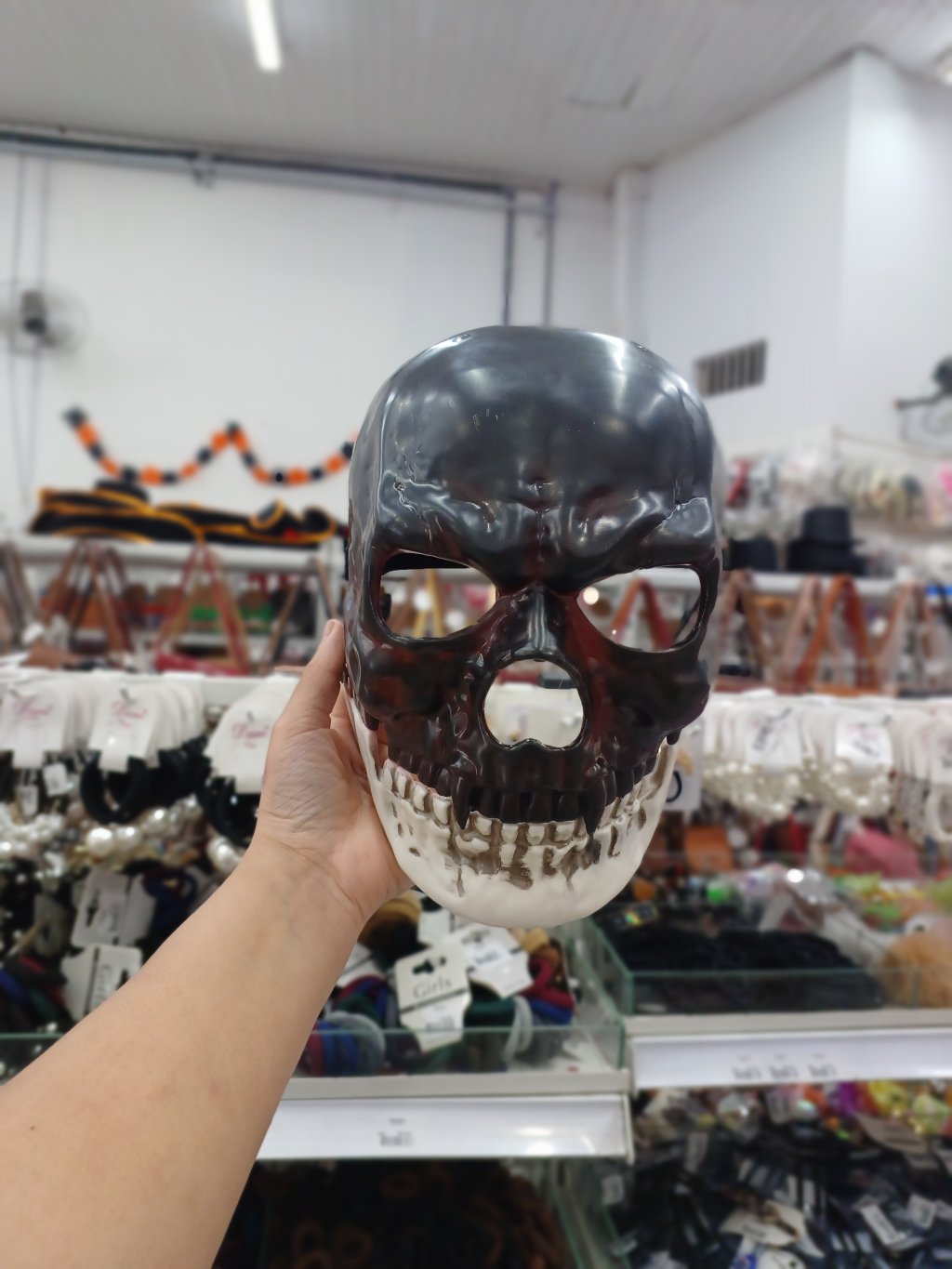 Máscara caveira com movimento 