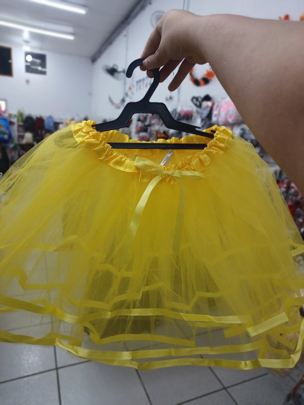 Saia Tule Amarela 40 cm com laço