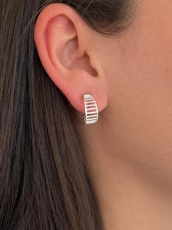 Brinco Meia  Argola Vazada prata