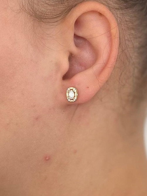 Brinco retangular ponto de luz 