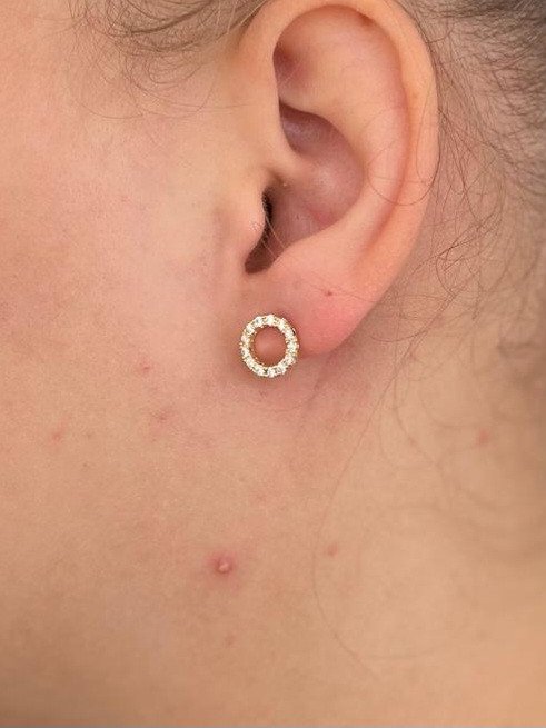 Brinco círculo Cravejado Vazado Tarracha baby