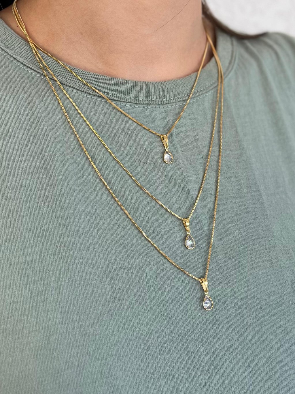 Colar Triplo Ponto de Luz gota