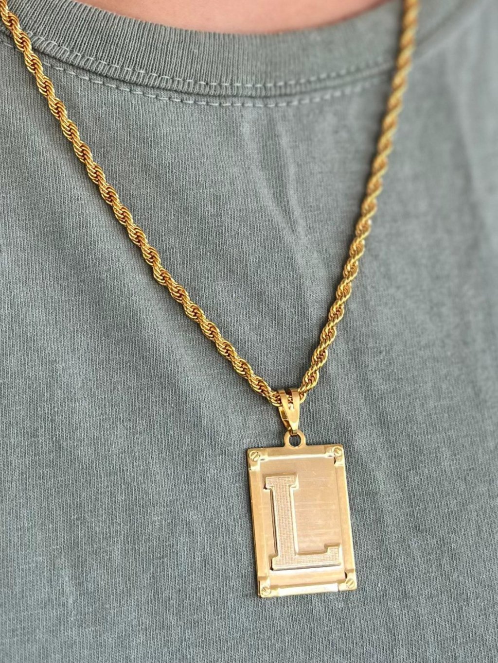 Colar Letra com Cordão Baiano