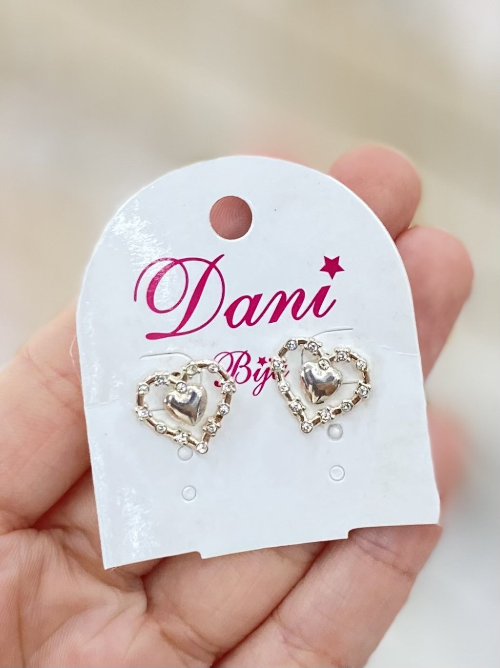 Brinco de coração vazado prata