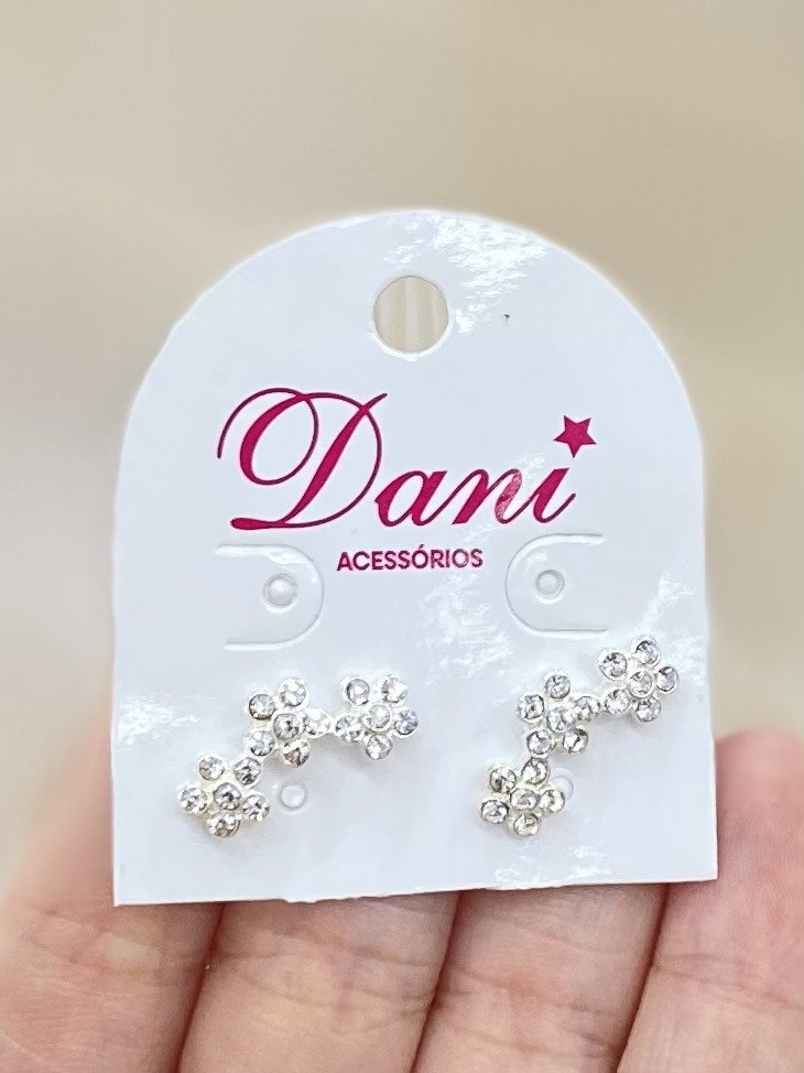 Brinco flores em prata cravejado 