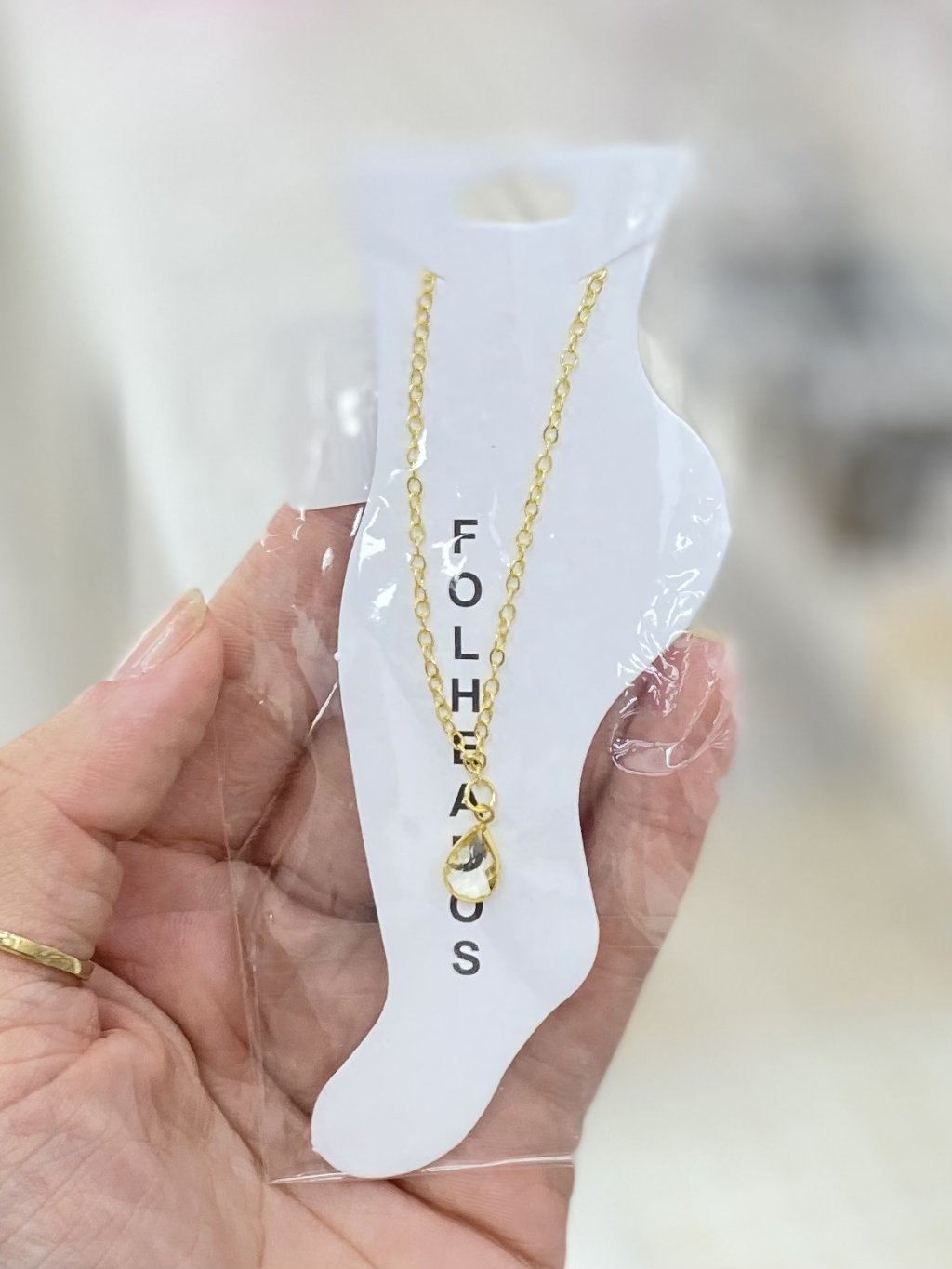 Tornozeleira com ponto de luz dourado