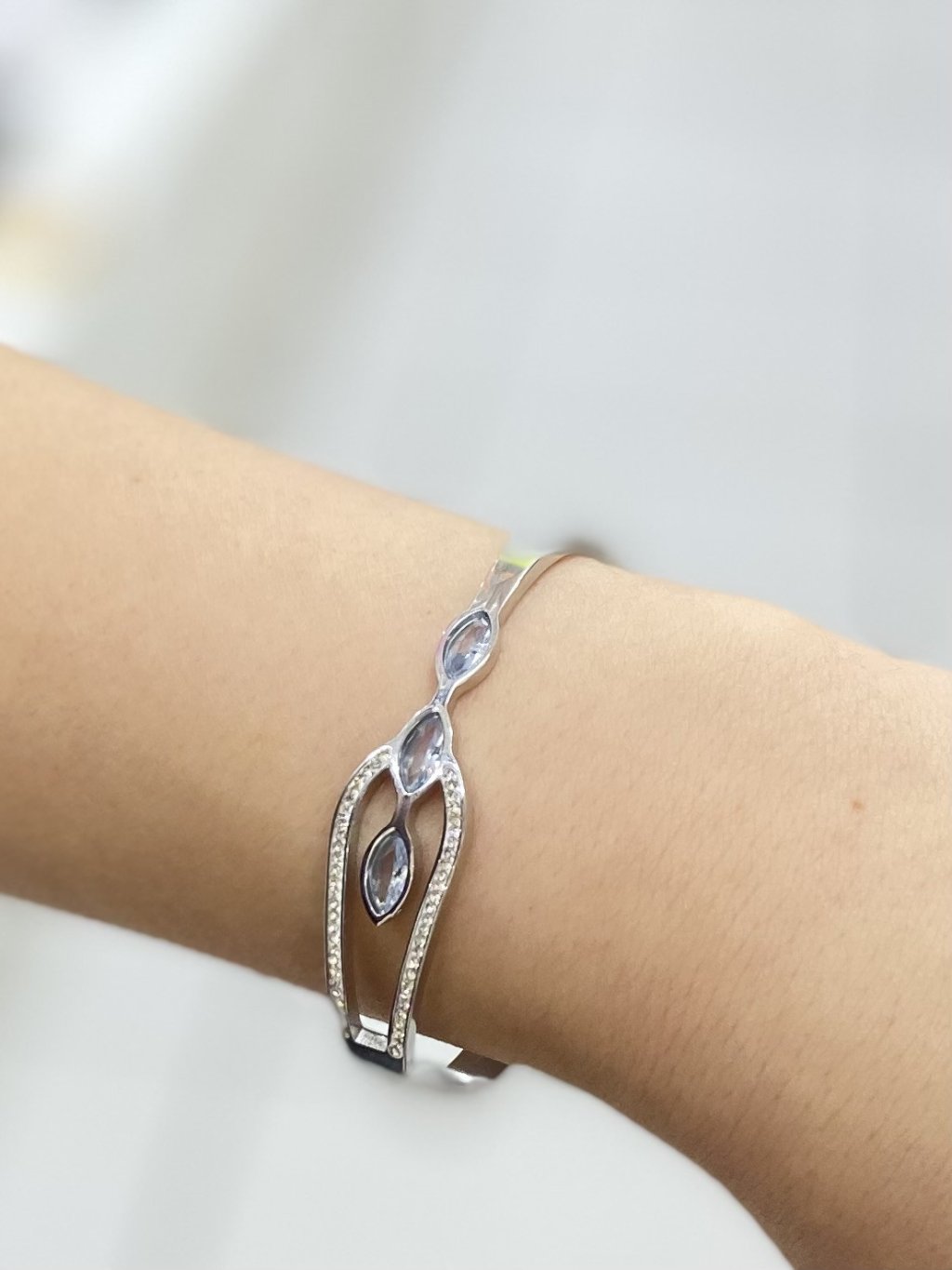 Bracelete ponto de luz vazado 