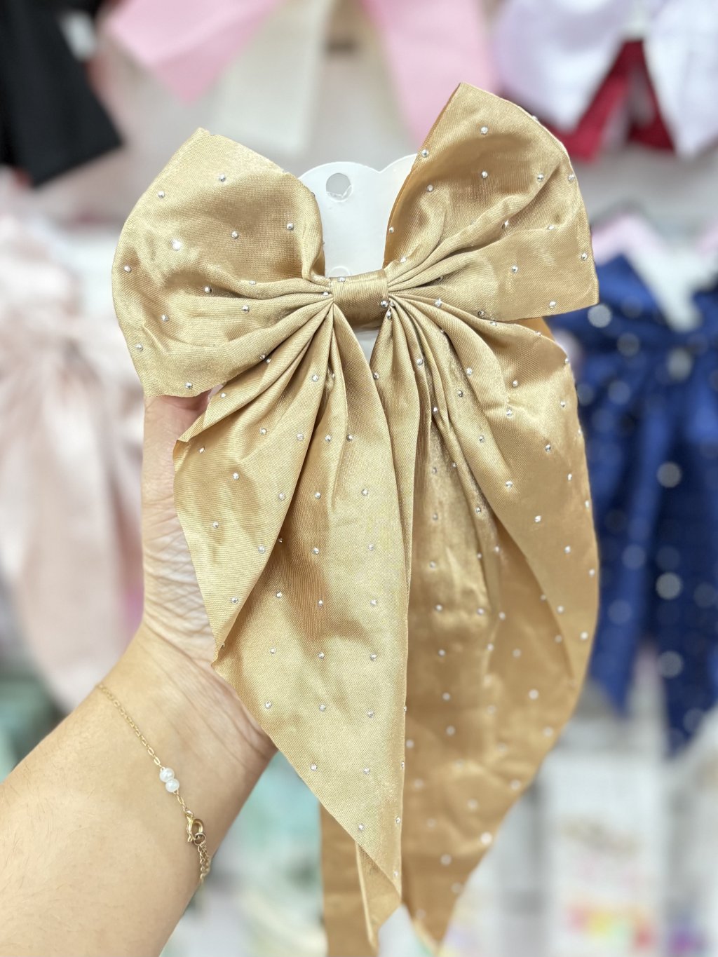 Laço dourado com brilho 