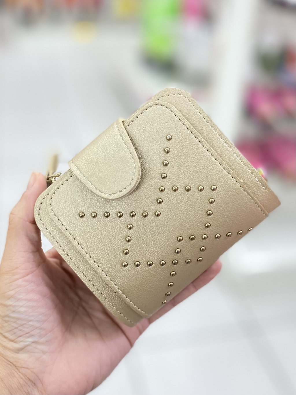 Carteira femenina bege com brilho