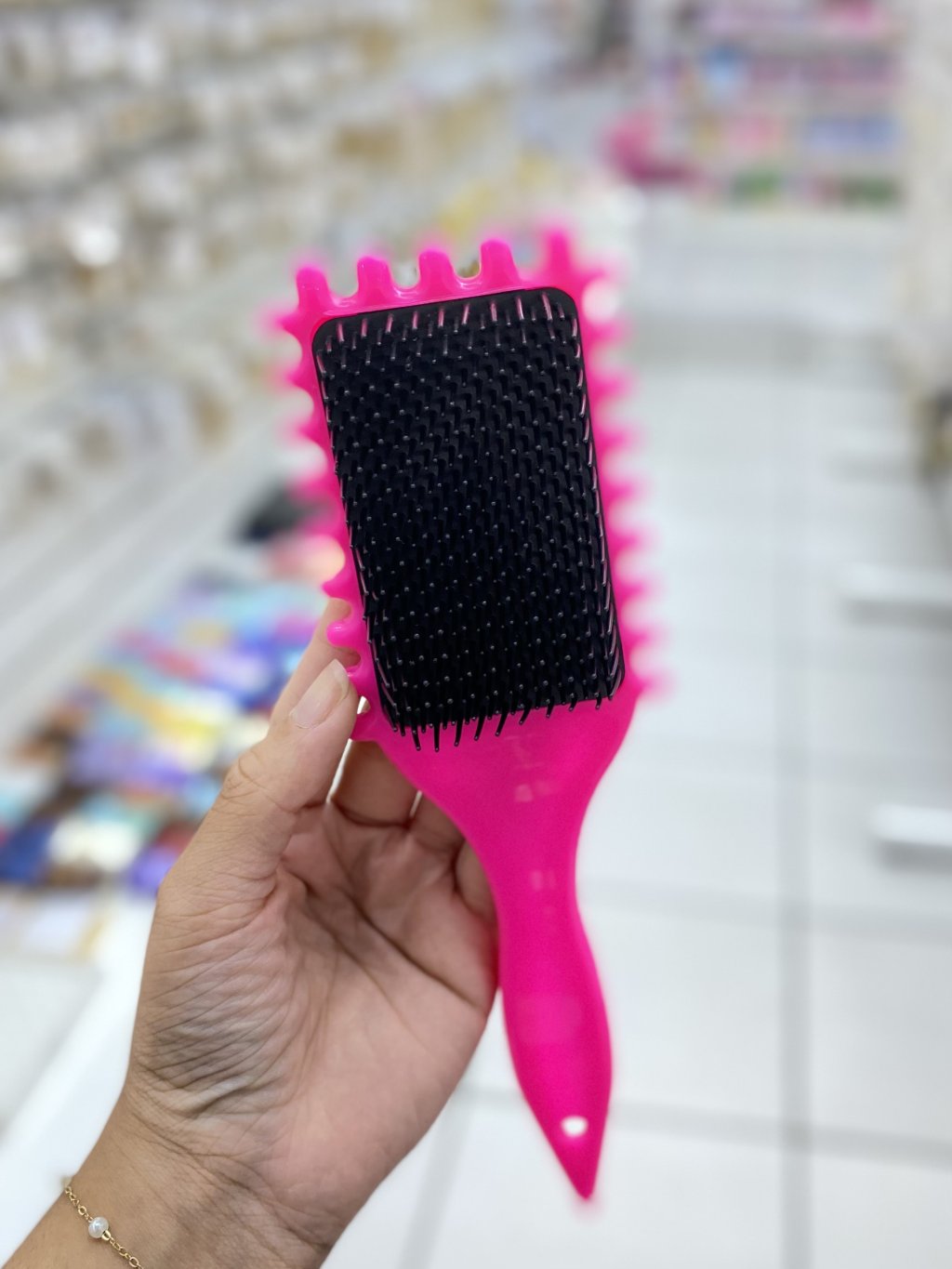 Escova raquete cabelos cacheados