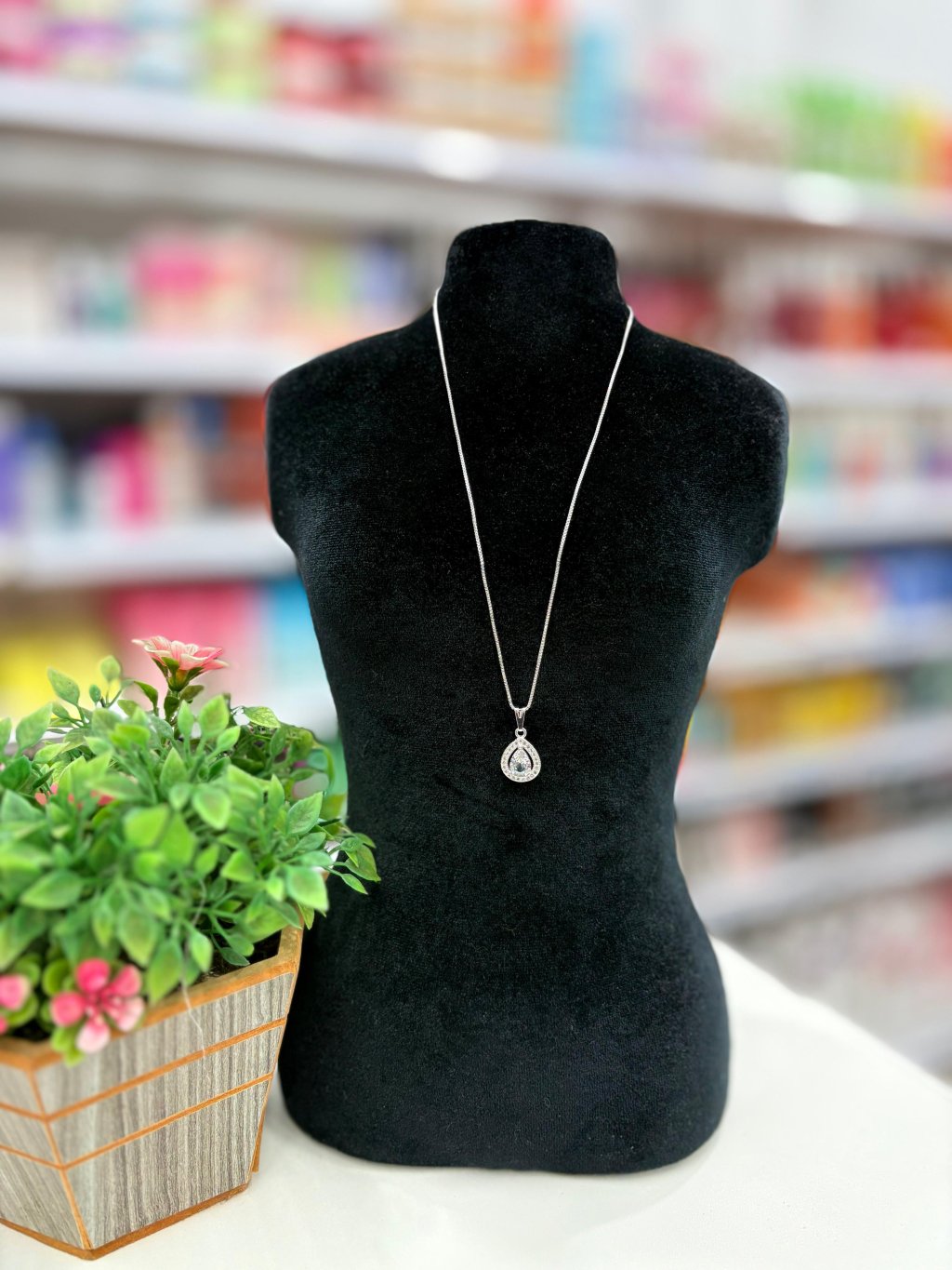 Colar folheado prata ponto de luz gota