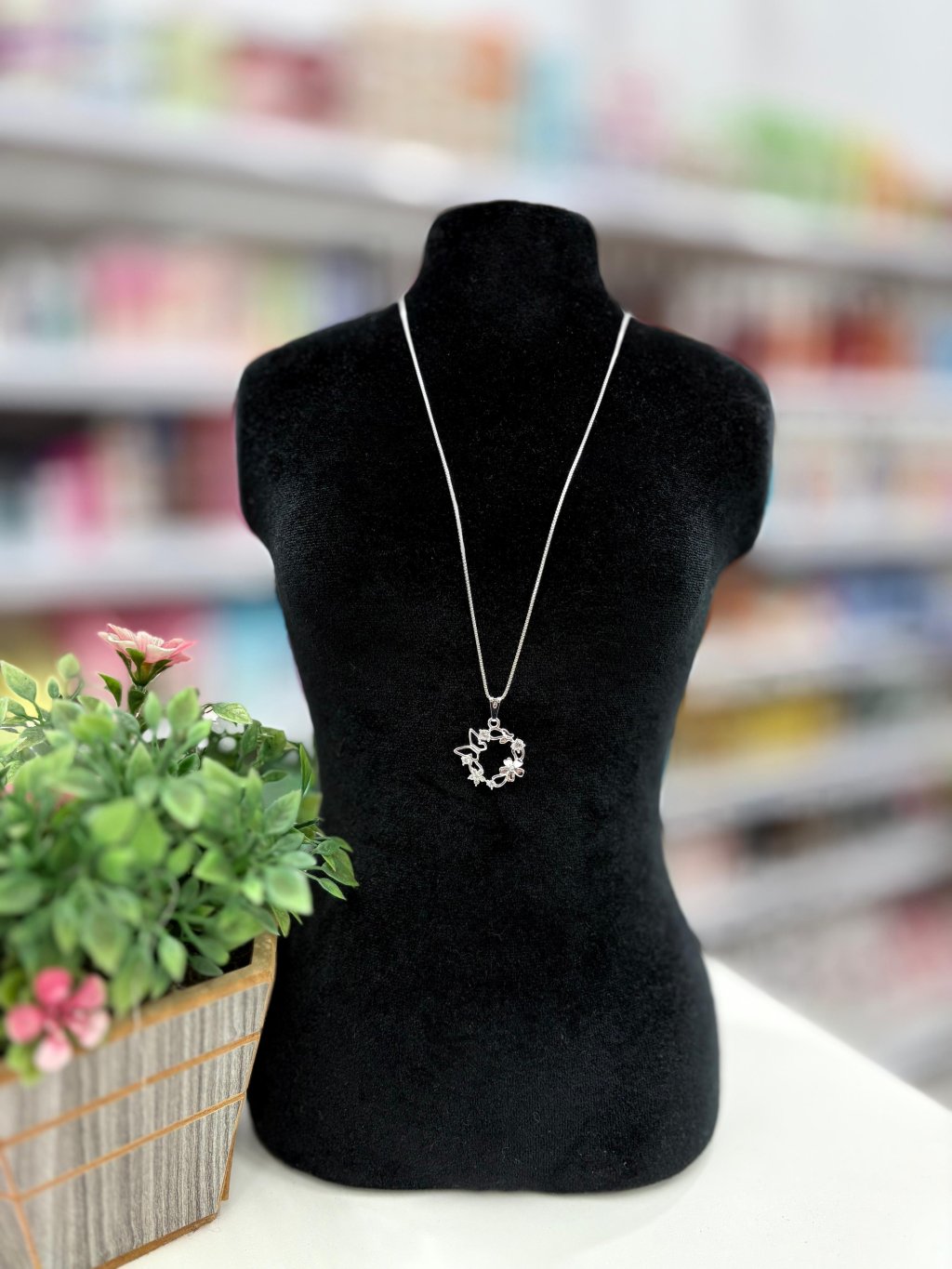 Colar folheado prata arco borboleta 