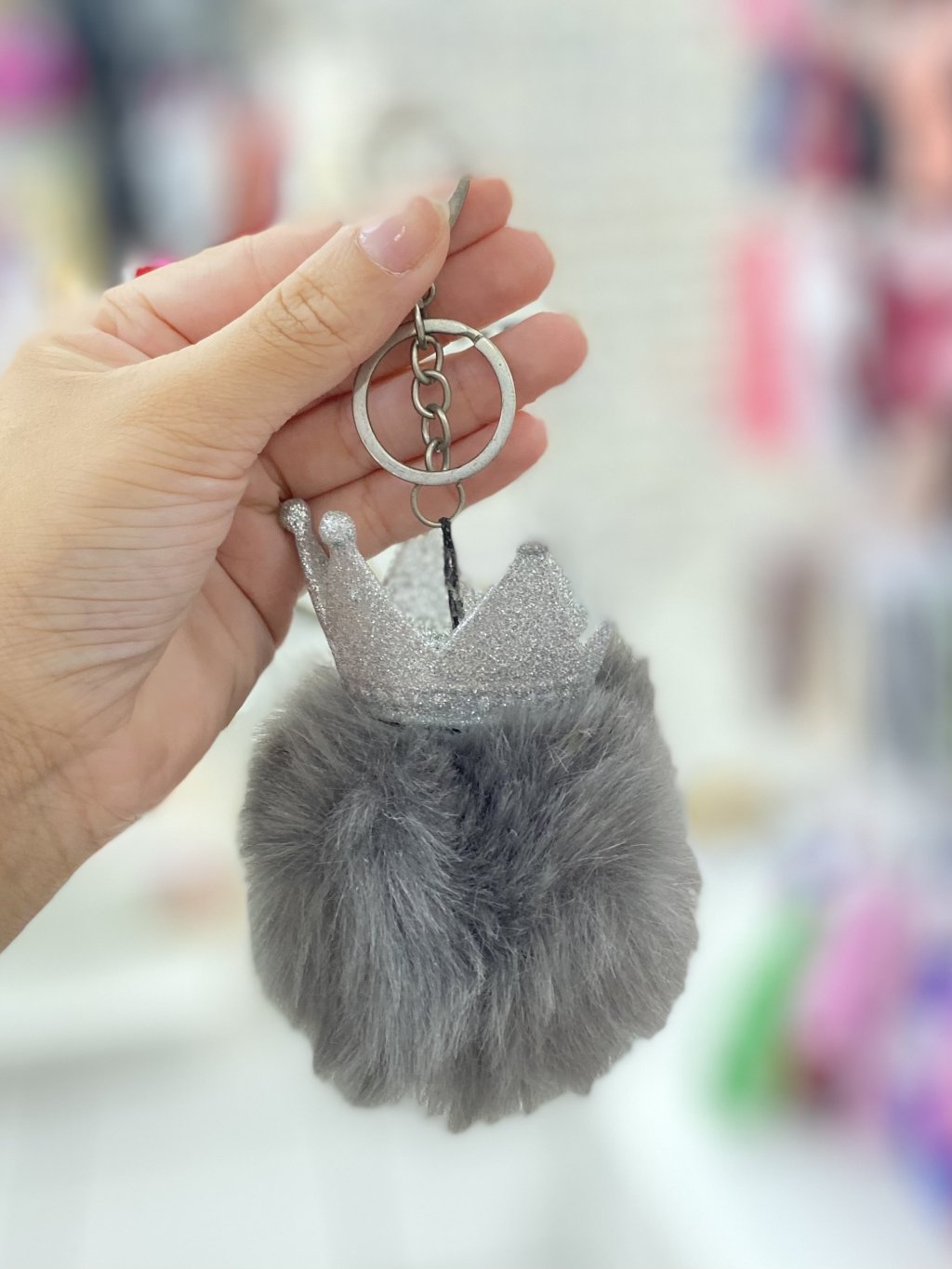 Chaveiro Pompom grande cinza 