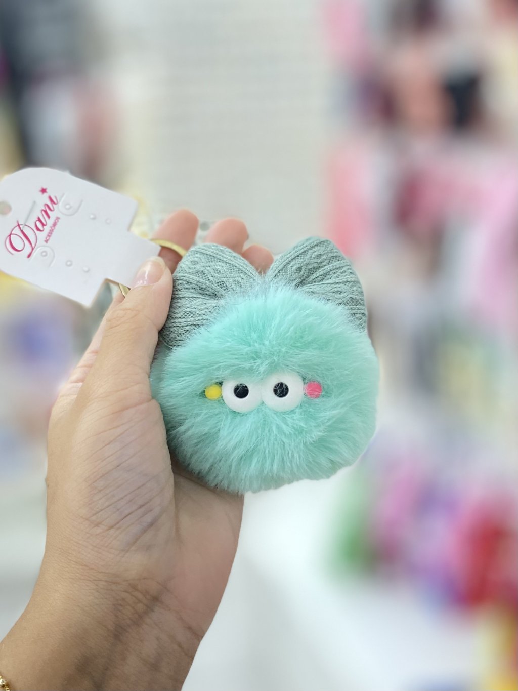 Chaveiro Pompom M olho cor verde agua