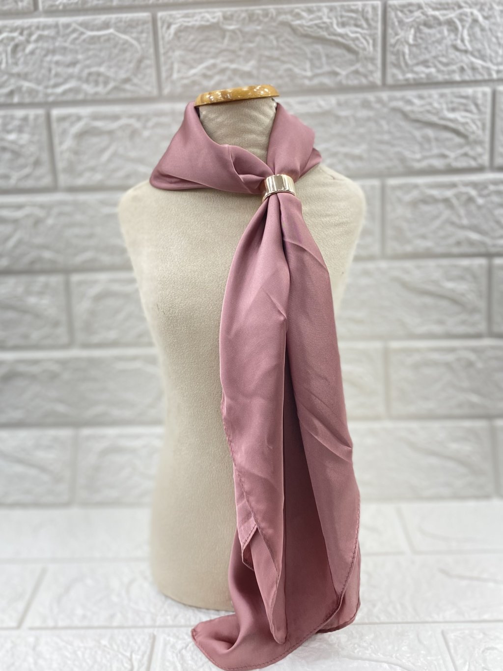 Lenço Cetim com anel Rosa
