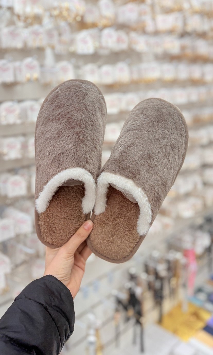 Pantufa bege lisa adulto 