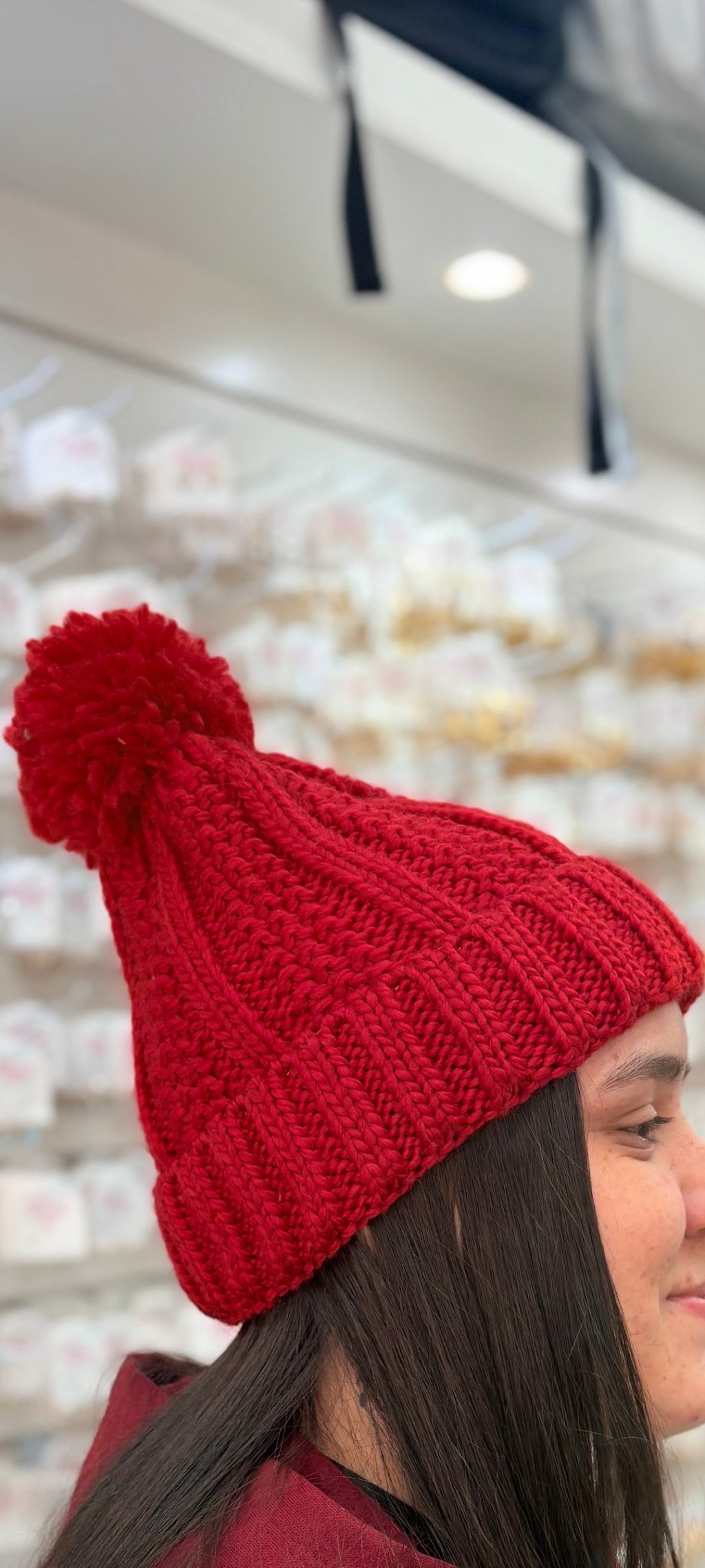 Touca vermelho com pompom adulto 