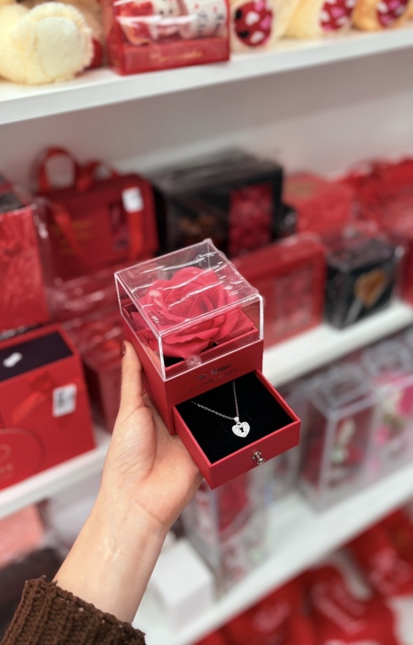 Porta joia com uma rosa 