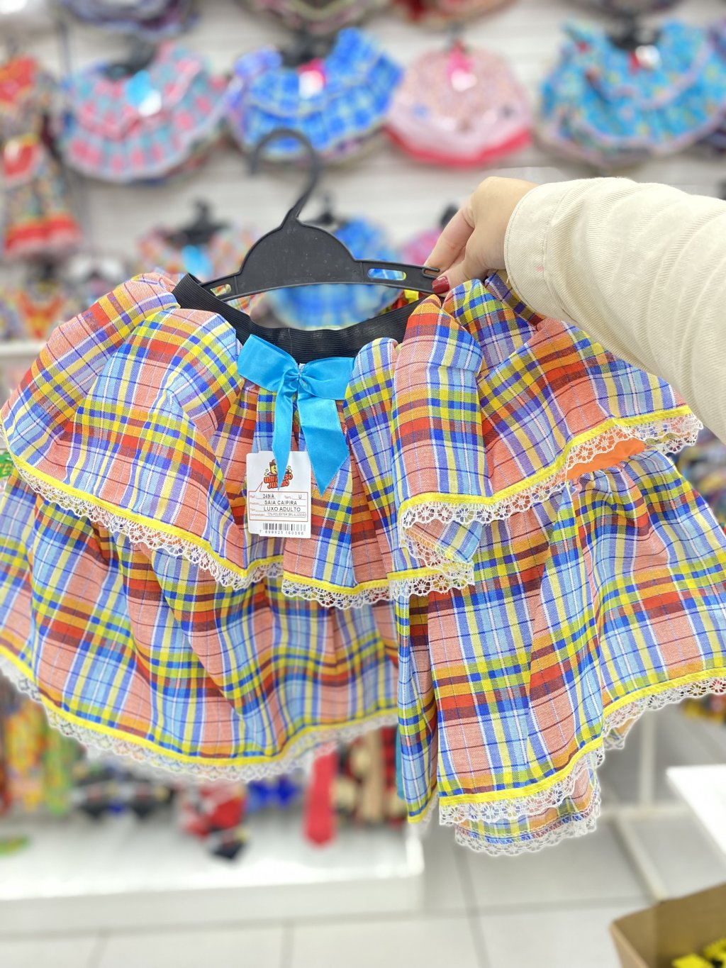 Saia caipira luxo adulto laranja com azul e amarelo 