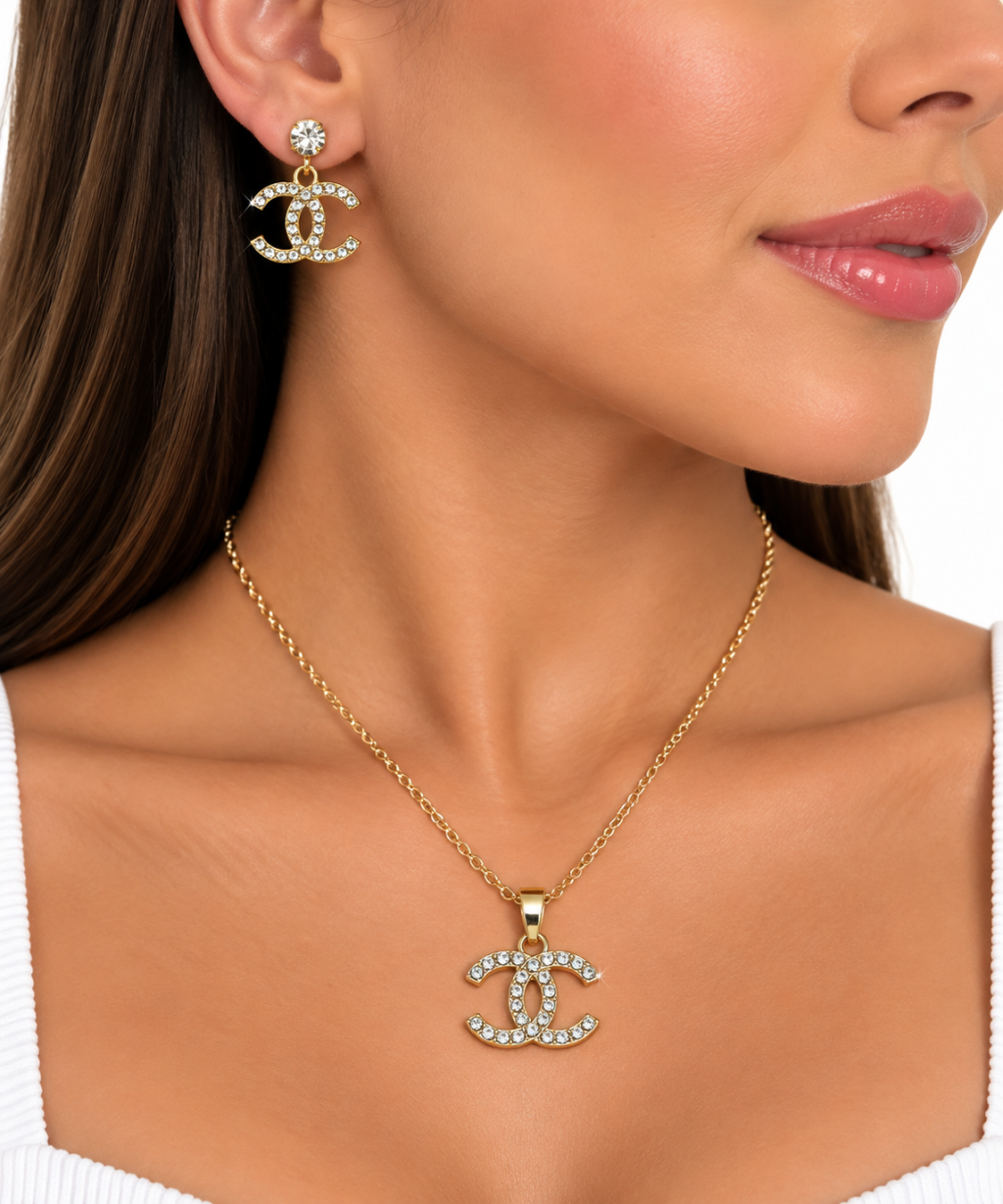 Conjunto folheado dourado pingente Chanel 
