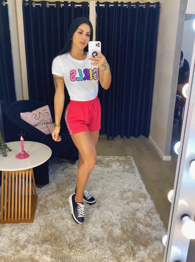 Short de tecido rosa com xadrez 