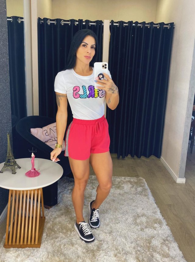 T-shirt branca bordada 
