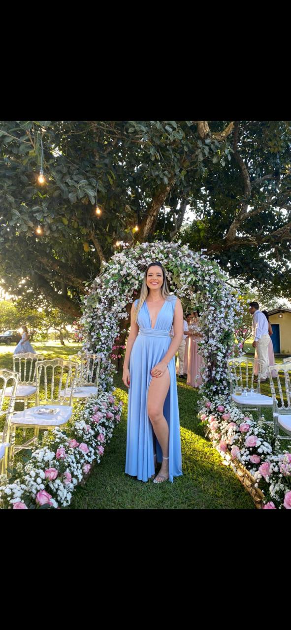 Vestido longo azul com fenda 