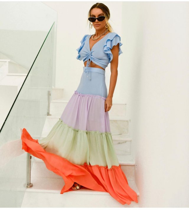 Conjunto de saia longa e cropped 
