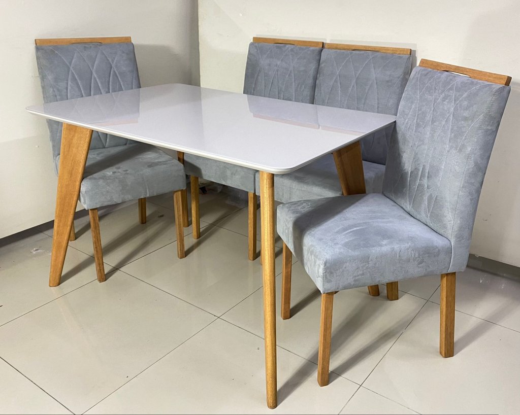 Mesa slim 1.20x0.80 + 4 cadeiras madeira maciça