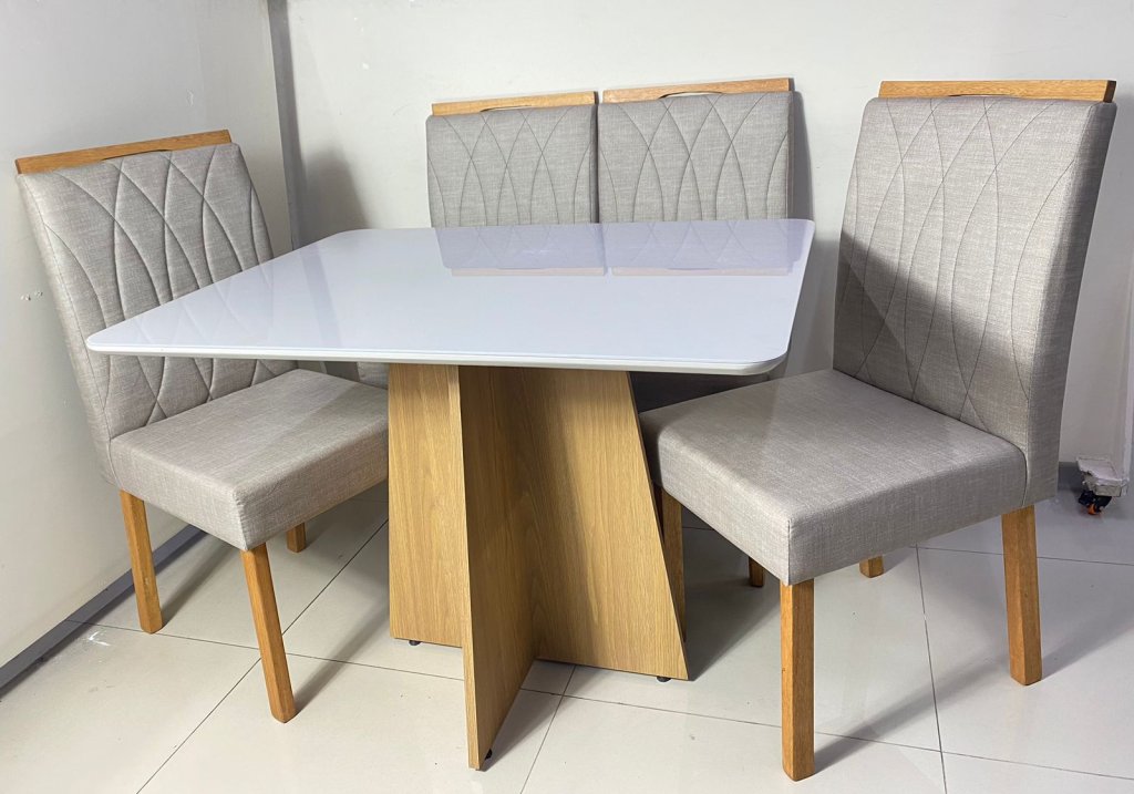 Mesa Luna + 4 caderias madeira maciça