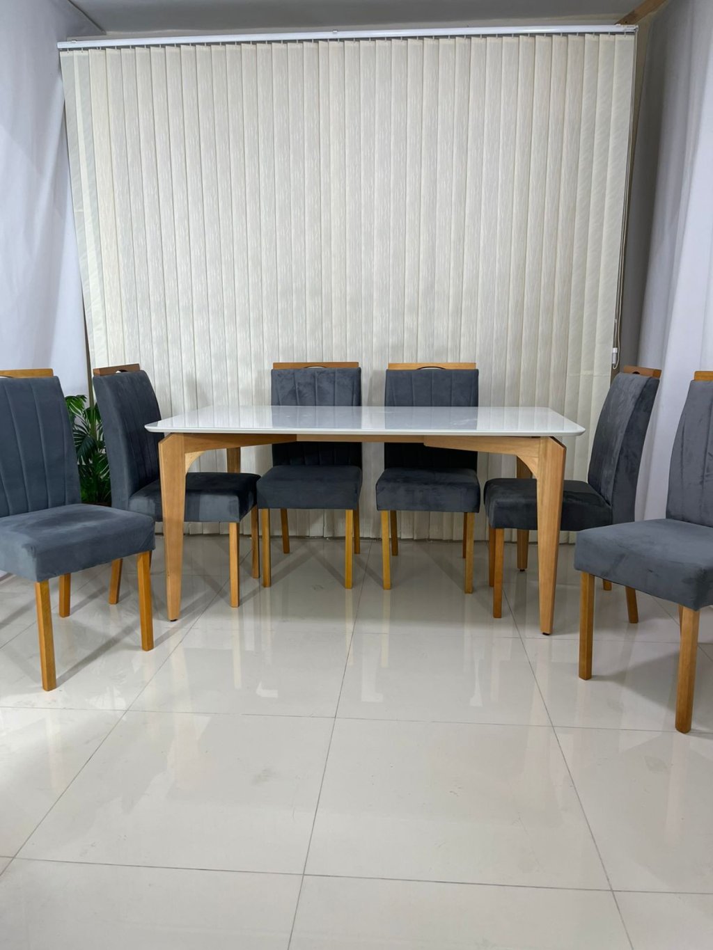 Mesa Roma 1.60x0.80 + 6 cadeiras em madeira