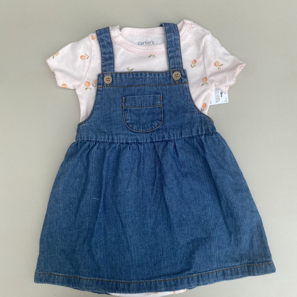 Conjunto jardineira jeans e body CARTER’S