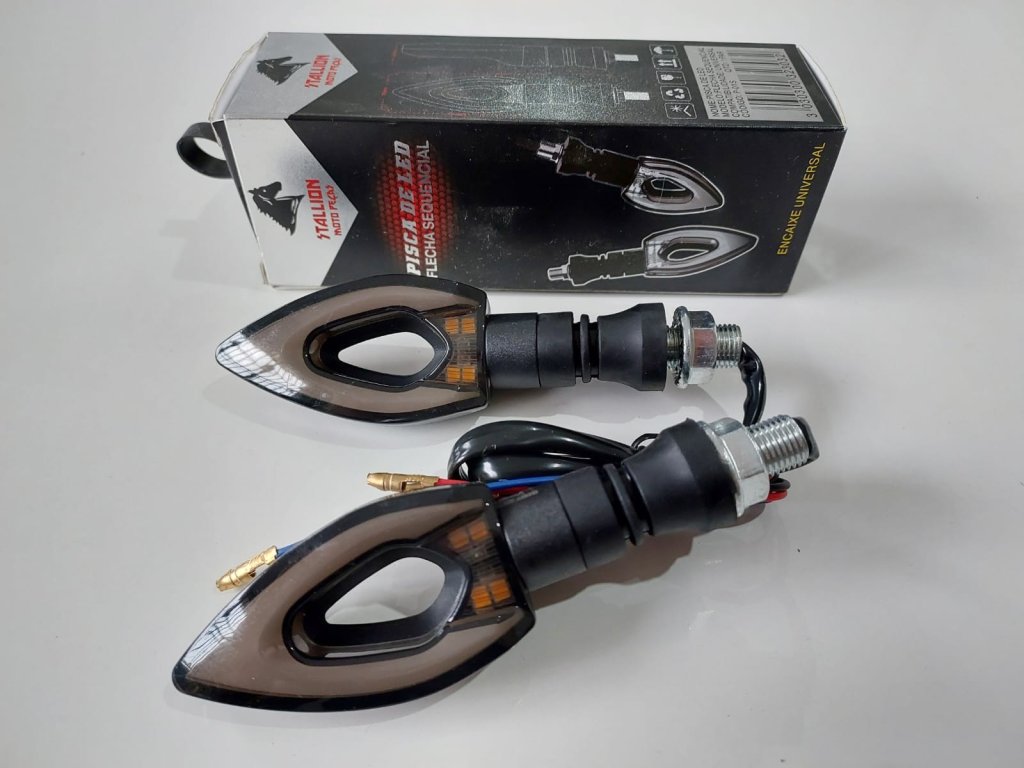 *PISCA DE LED FLECHA SEQUENCIAL UNIVERSAL PAR STALLION