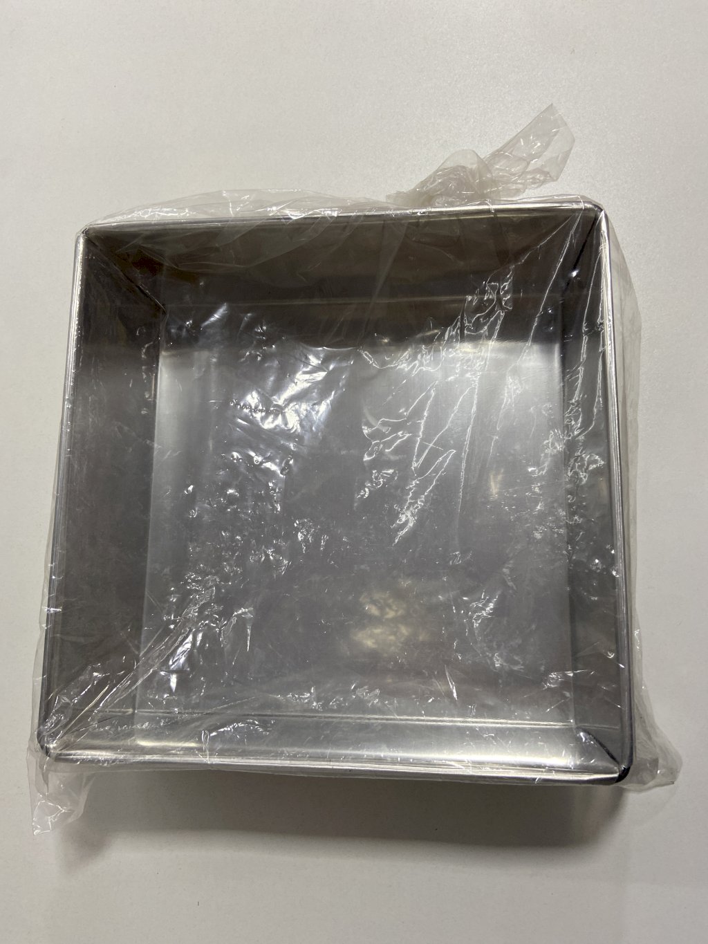 2890 - FORMA BOLO QUADRADA F. FIXO 25X10 - DONA LELLA