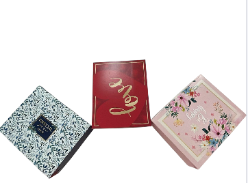 972 - CAIXA  RETANGULAR TAMPA/FUNDO SORTIDO G 30x24x6 - PC/ CROMUS