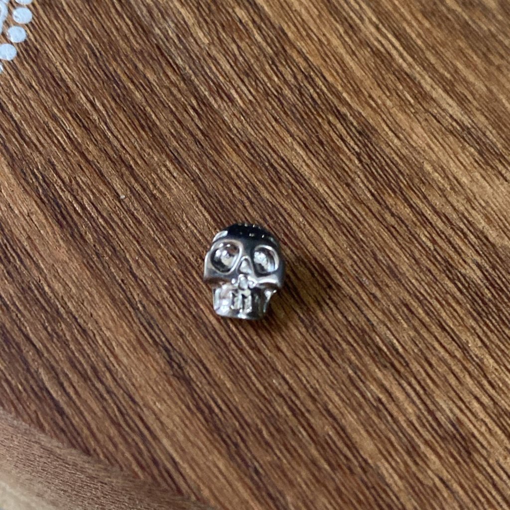 PY0021TN Labret Titânio F-136