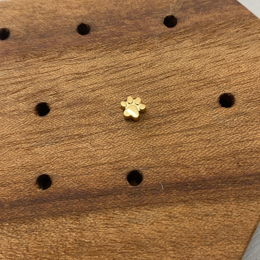 PY0015TN Topo pata Titânio PVD Gold