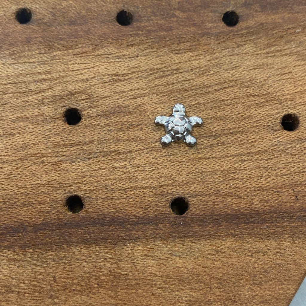 PY0011TN Labret Tartaruga - Titânio F-136