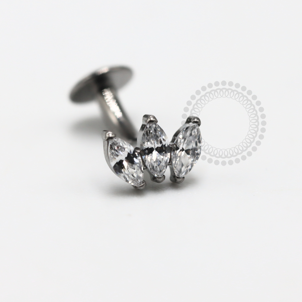 TN1150 Navel Push Pin Três Pétalas - Zircônia 