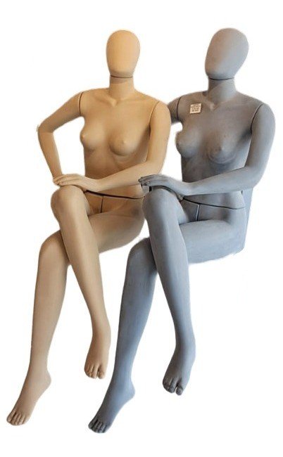 MANEQUIM SENTADA DE VELUDO