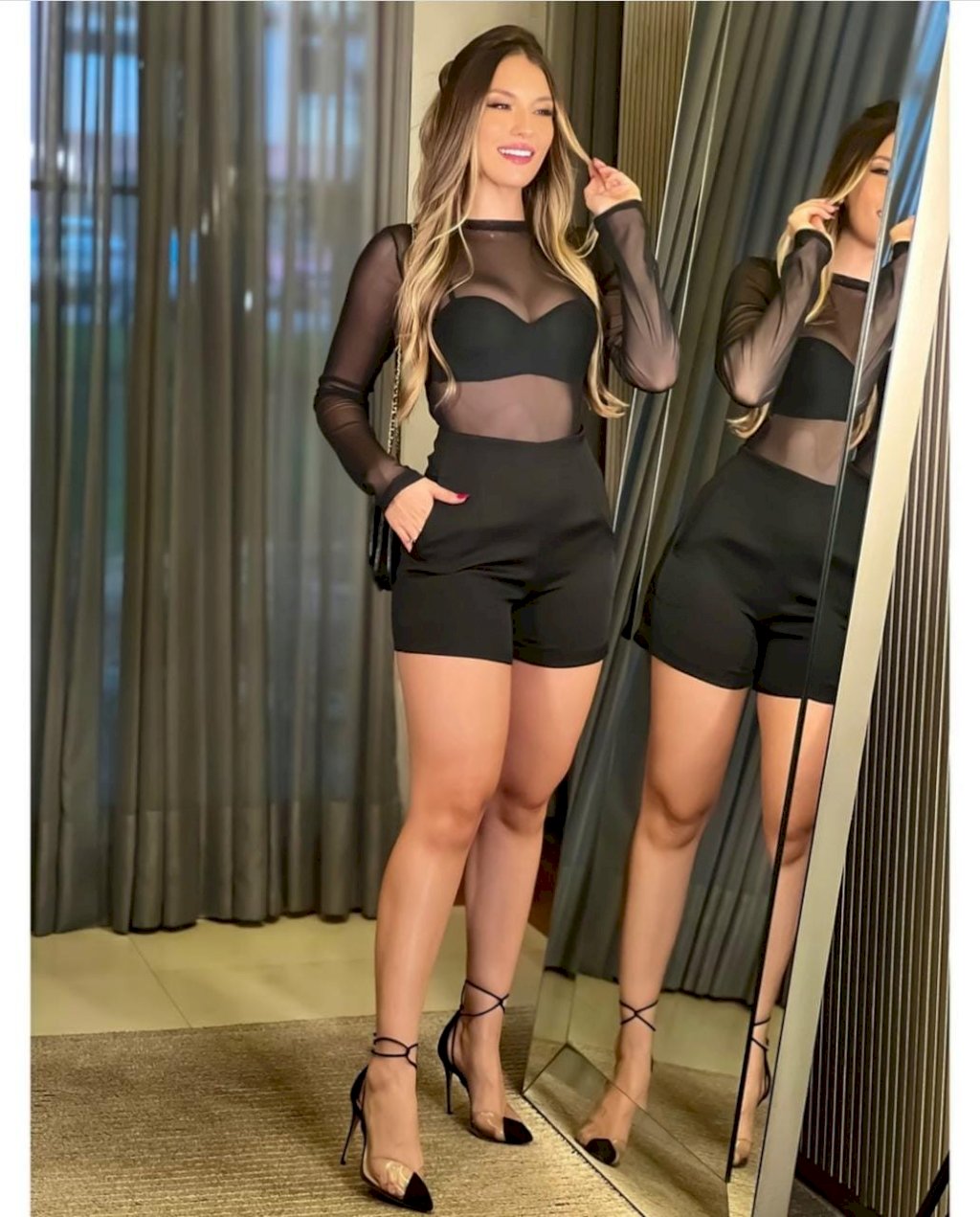 Cropped alça regulavel tiras nas costas 