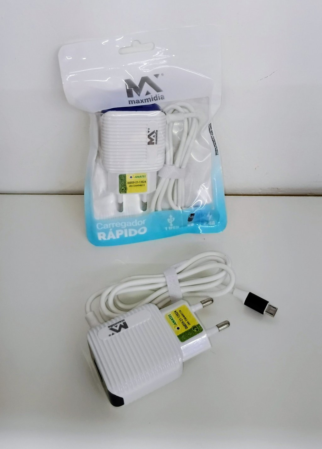 Carregador V8 MAX-CAR114 2.4A