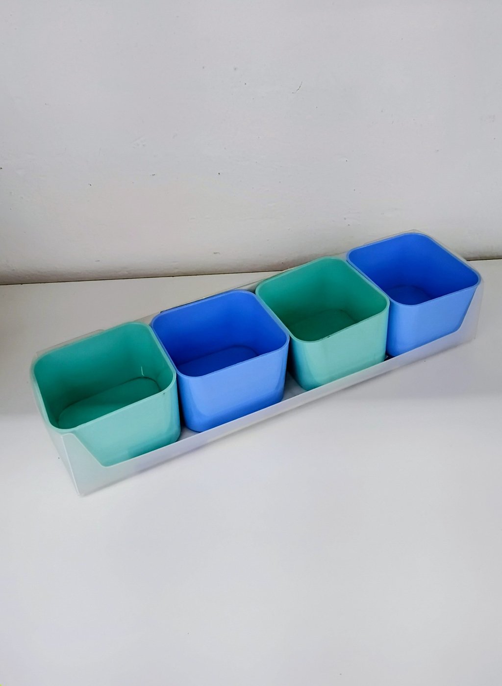 Porta Objeto Plástico 2290 c/4 + Suporte e Adesivos