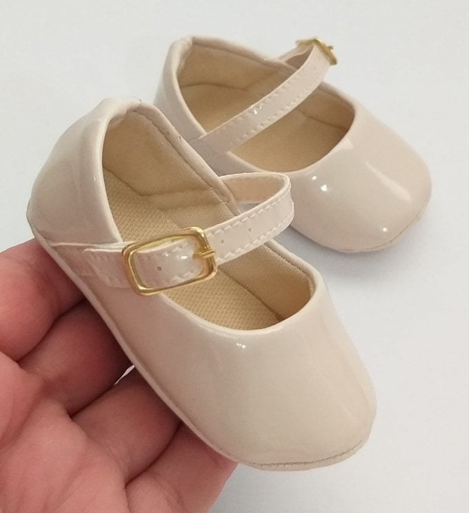 Sapatinho Verniz Marfim (fivela)