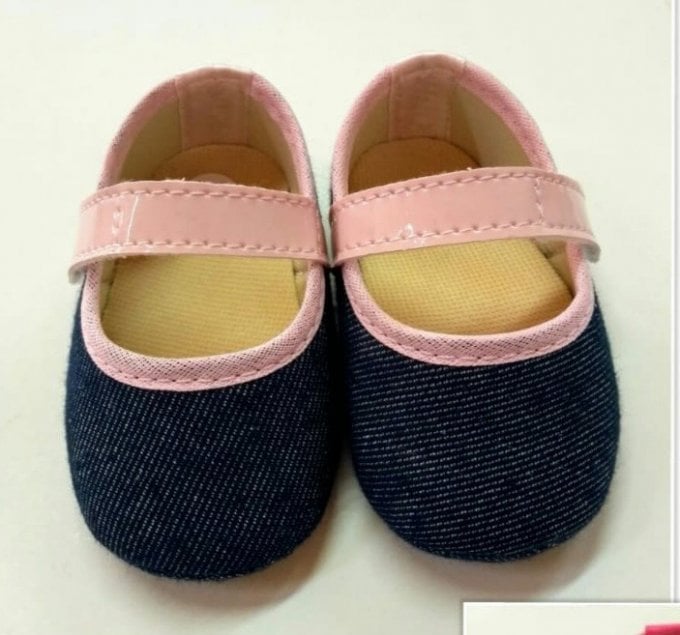 Sapatinho Jeans com Rosa (Velcro)